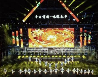 阿里舞臺電動(dòng)葫蘆助力村晚演出舞臺搭建活動(dòng)